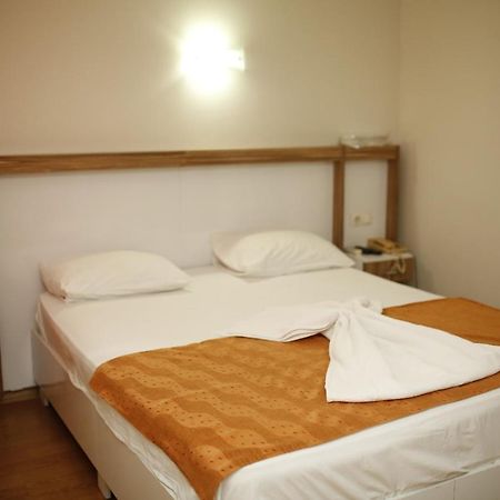 Oezhan Hotel Анталія Екстер'єр фото